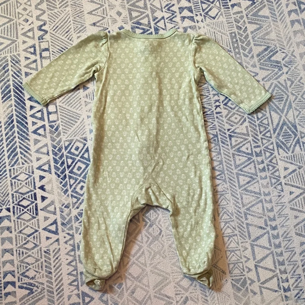 Carter’s 6 Month Swan Onsie